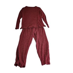 Two-piece outfit, maroon color, elastic waist, wide leg, slit in top. Size XL